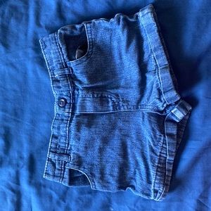 I’m selling a pair of shorts for little girls perfect for summer wear!